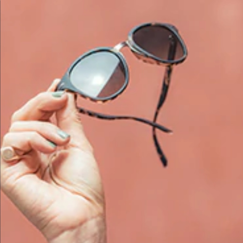 Brand new Vacanza Sunski sunglasses with case and cleaner!